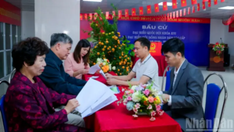 Hà Nội Sẵn Sàng Cho Ngày Bầu Cử: Trang Trí Rực Rỡ, Chuẩn Bị Chu Đáo