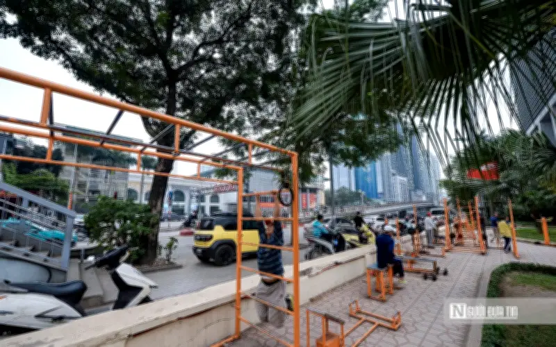 Hà Nội tháo dỡ hàng rào công viên, mở không gian xanh thông thoáng cho người dân