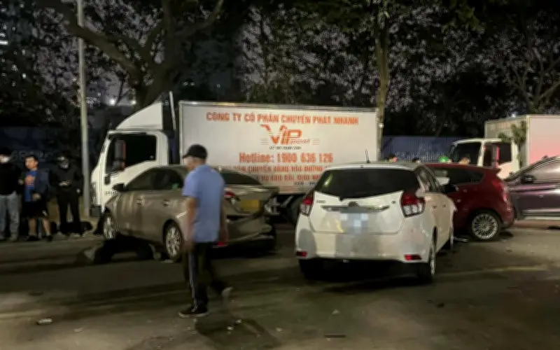 Hà Nội: Tài xế gây tai nạn liên hoàn trên phố Nguyễn Chánh, nồng độ cồn cao