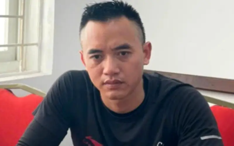 Hà Nội: Tài xế xe bán tải ép ngã 3, đánh người đi xe máy trên phố Đỗ Mười