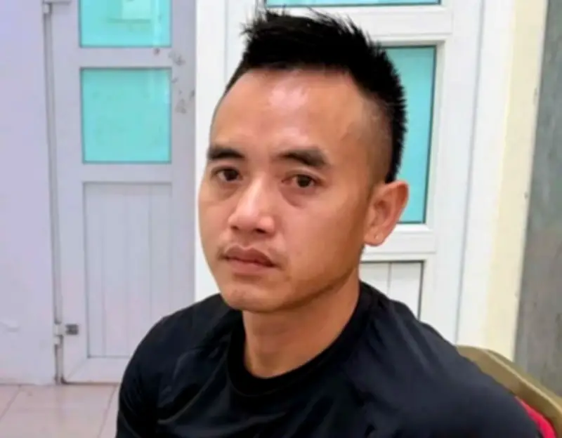 Hà Nội: Tạm giữ hình sự lái xe bán tải chen ngã xe máy chở trẻ nhỏ