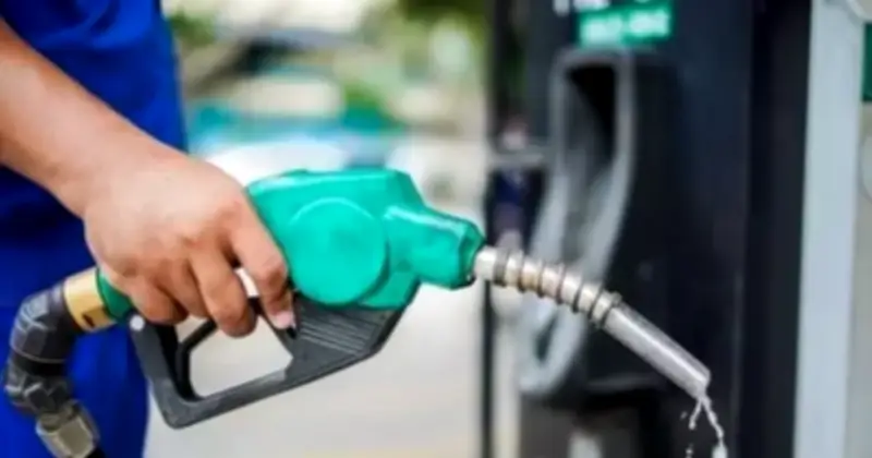 Hà Nội: Tồn kho xăng dầu giảm mạnh, lượng khách mua tăng cao