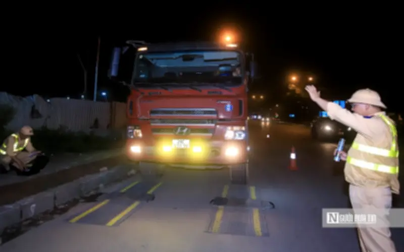 Hà Nội tăng cường kiểm soát xe tải, ngăn chặn vi phạm giao thông và ô nhiễm môi trường