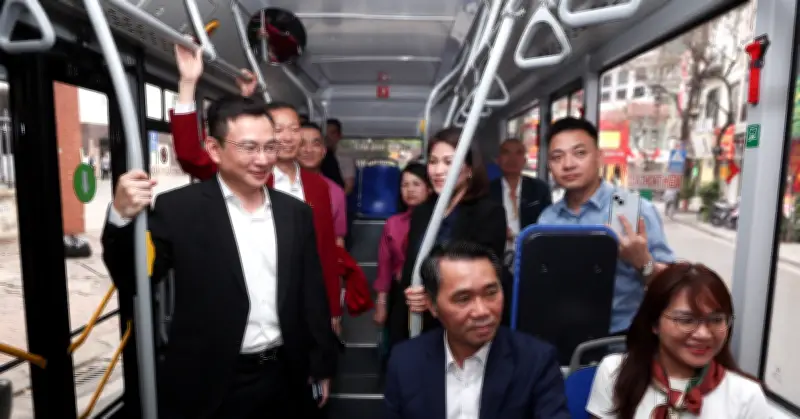 Hà Nội triển khai giải pháp mạnh mẽ để thu hút người dân sử dụng xe buýt và tàu điện