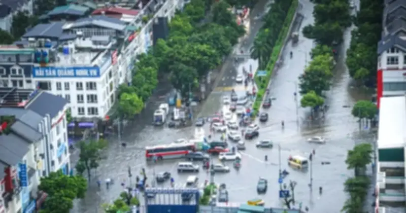 Hà Nội đầu tư khẩn cấp 1.390 tỷ đồng giải quyết ngập úng và ùn tắc giao thông