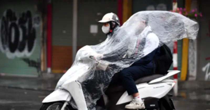 Hà Nội và Bắc Bộ đối mặt với mưa lớn, nguy cơ lốc sét và ngập úng