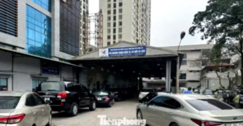 Hệ thống đăng kiểm điện tử gặp lỗi ngày đầu triển khai, nhiều trung tâm phải in bản cứng