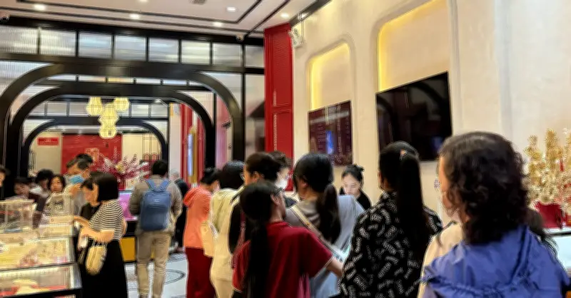 Hệ Thống Vàng Bảo Tín Minh Châu Đóng Cửa, Thị Trường Vàng Hà Nội Biến Động