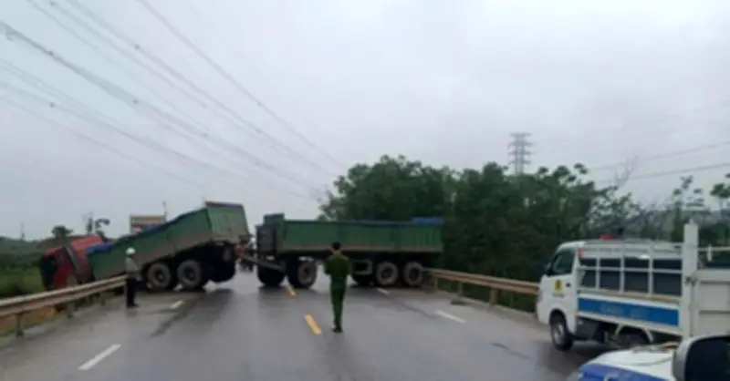 Hà Tĩnh: Xe đầu kéo tông xe máy, hai phụ nữ tử vong tại chỗ