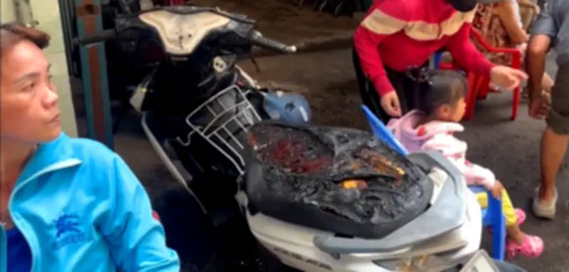 Hỏa hoạn giữa trưa thiêu rụi 5 căn nhà tại TP.HCM, nhiều hộ dân mất trắng