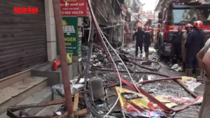 Hỏa hoạn kinh hoàng tại New Delhi, Ấn Độ: 12 người thương vong trong vụ cháy nhà nhiều tầng