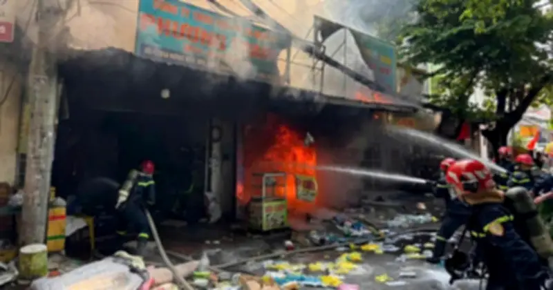 Hỏa hoạn thiêu rụi căn nhà cấp 4 kinh doanh đồ nhựa tại TP.HCM