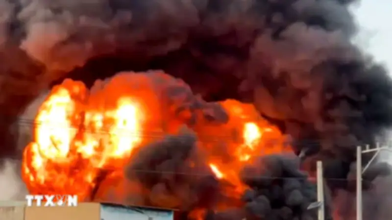 Hỏa hoạn thiêu rụi nhiều căn nhà tại Cà Mau, thiệt hại nặng nề