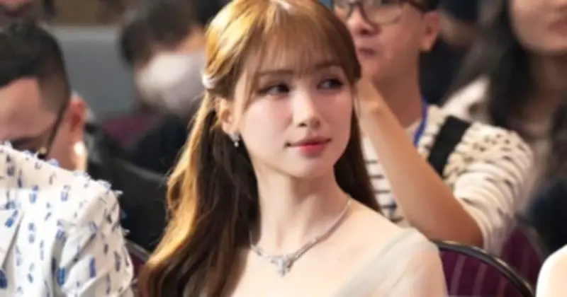 Hòa Minzy nhận quà 'khủng' từ fan, MV 'Bắc Bling' cán mốc 300 triệu views sau 1 năm