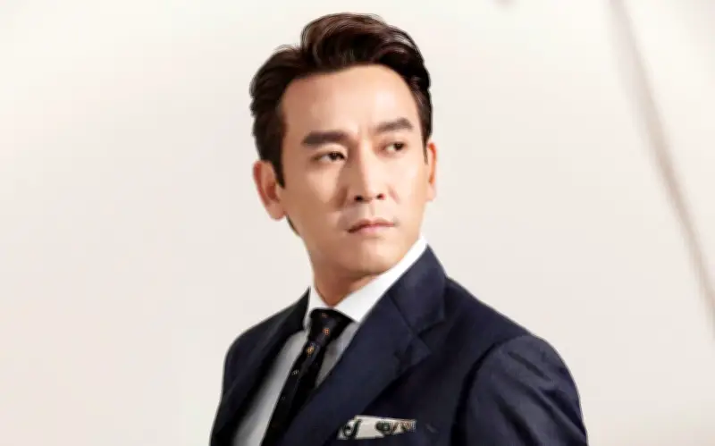 Hứa Vĩ Văn lên tiếng cảnh báo fanpage giả mạo và lừa đảo bằng AI