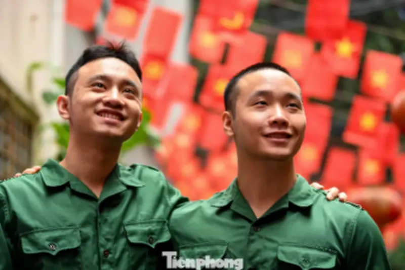 Hai Anh Em Hà Nội Cùng Khoác Áo Lính: Tạm Gác Ước Mơ, Hiến Tuổi Trẻ Cho Tổ Quốc