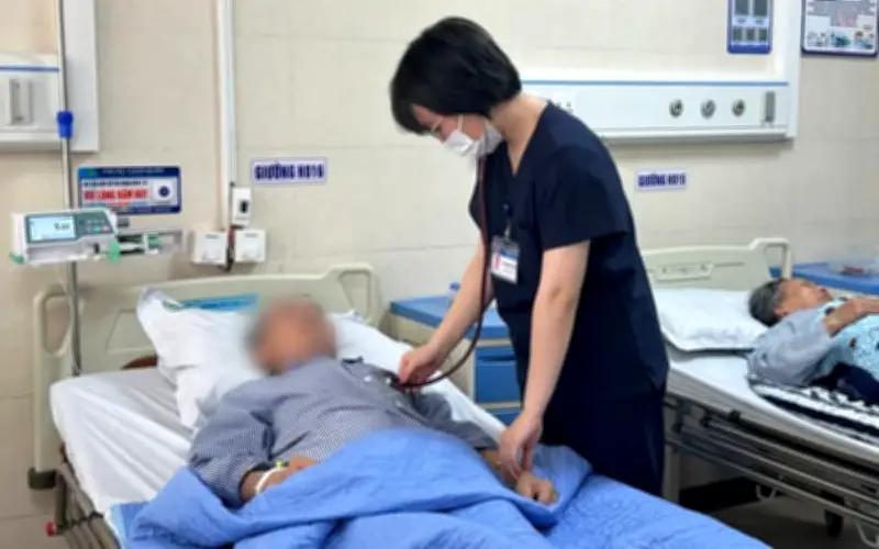 Hai Bệnh Nhân Nguy Kịch Do Tự Tiêm Truyền Thuốc Tại Nhà Ở Phú Thọ