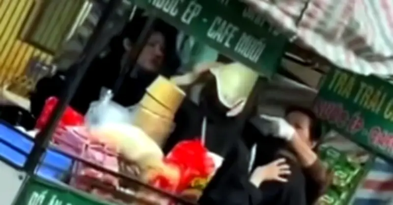 Hai Cô Gái Bắc Ninh Bị Hành Hung Khi Ăn Uống: Tranh Chấp Phí Gửi Xe Dẫn Đến Ẩu Đả