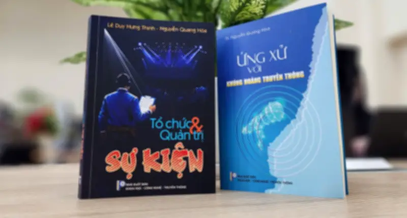 Hai Cuốn Sách Phân Tích Khủng Hoảng Truyền Thông Và Tổ Chức Sự Kiện Thời Đại Mới