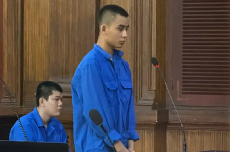 Hai đối tượng lao xe máy vào cảnh sát giao thông, lĩnh án tù