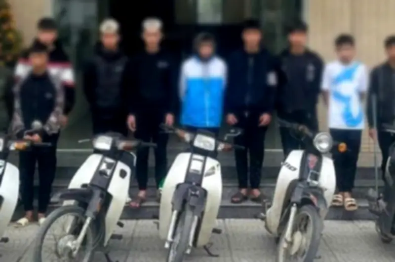 Hai nhóm thanh niên mang hung khí hỗn chiến trên vành đai 4 ở Hà Nội