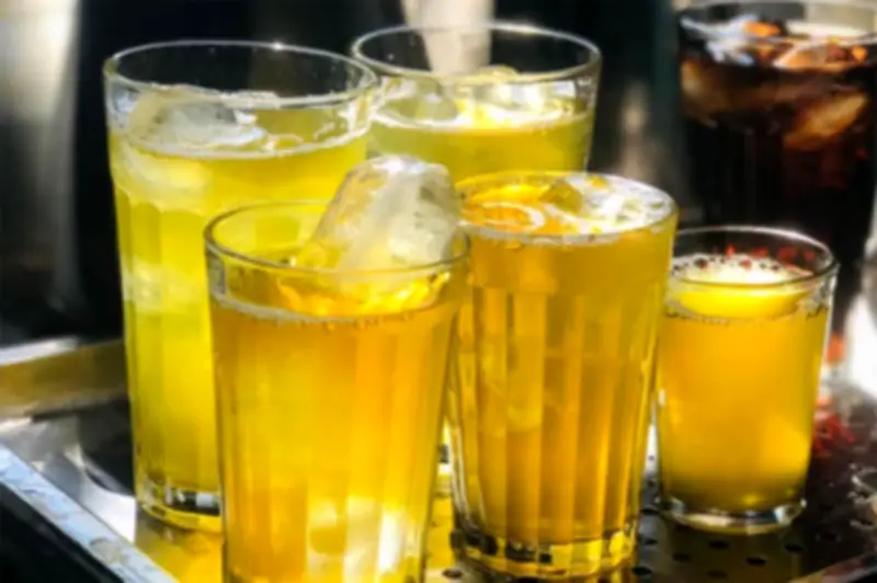 Hai tác hại ít người biết của trà đá đối với sức khỏe cơ thể