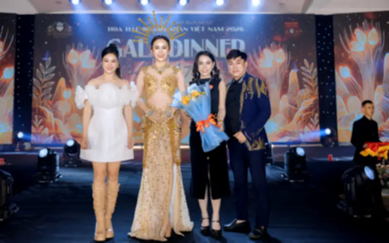 Hai Thiết Kế Dạ Hội và Áo Dài Được Đấu Giá Thành Công Tại Gala Hành Trình Tỏa Sáng