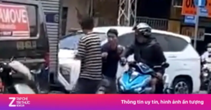 Hai tài xế ẩu đả giữa đường ở phường Chợ Lớn, TP.HCM do mâu thuẫn giao thông