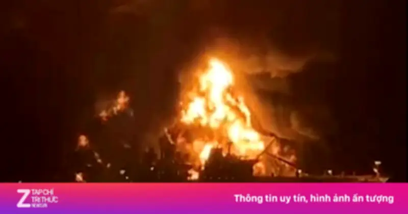 Hai tàu chở dầu bốc cháy dữ dội trong vùng biển Iraq, nhiều thủy thủ mất tích