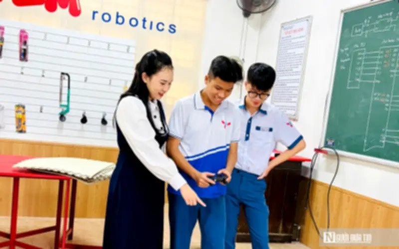 Học Sinh Huế Sáng Chế Robot Cứu Hộ, Đạt Giải Quốc Gia Khoa Học Kỹ Thuật