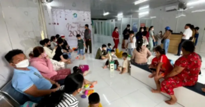 Học sinh lớp 5 Phú Quốc tử vong do viêm não mô cầu nhóm B, phụ huynh đổ xô đi tiêm chủng