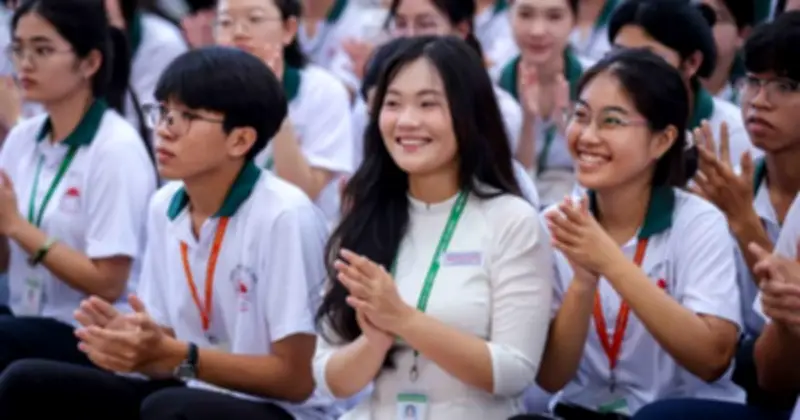 Học sinh Đồng Tháp đối diện với AI: Lo lắng và lạc quan về tương lai nghề nghiệp