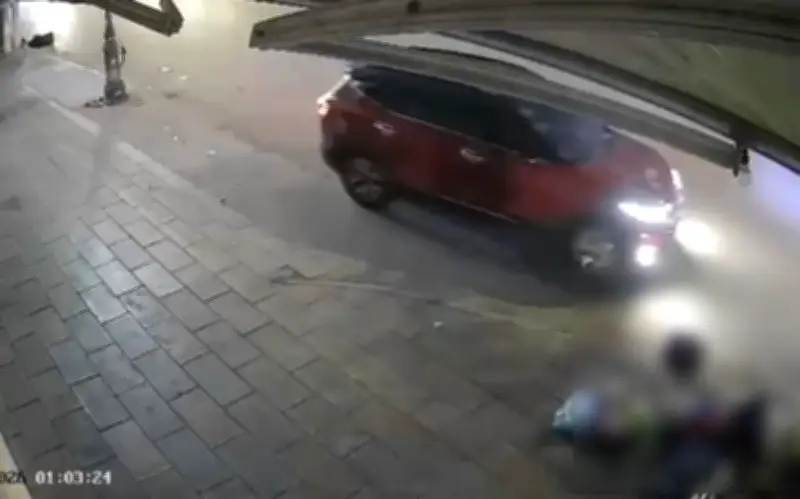 Hải Phòng: Tài xế ô tô đỏ tông gãy chân phụ nữ bán hàng rong rồi bỏ trốn