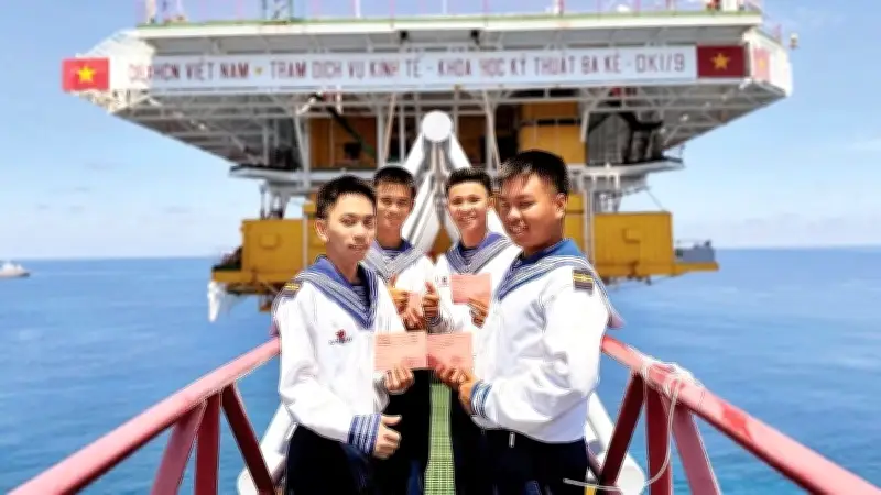 Hải quân tổ chức bầu cử sớm trên biển cho nhà giàn DK1 và ngư dân