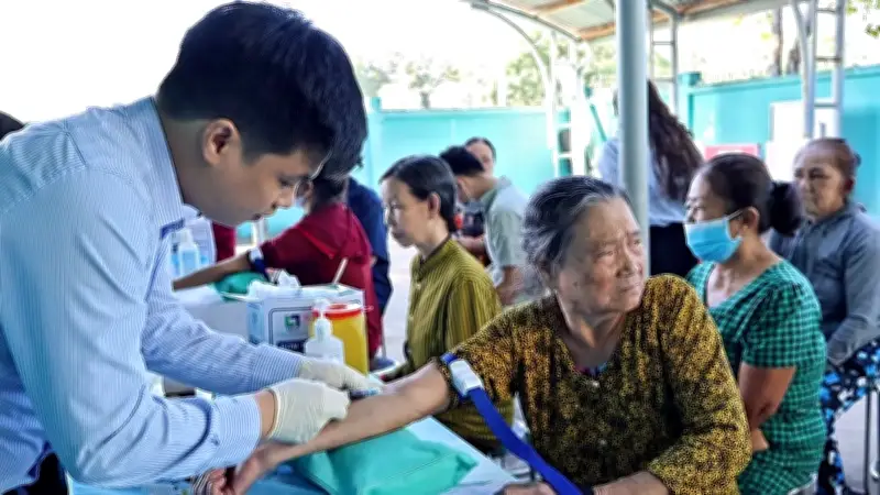 Hội Thầy thuốc trẻ khám sàng lọc bệnh miễn phí cho hơn 2.000 người dân tại Bình Dương