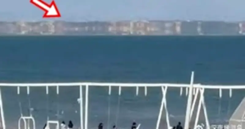 Hiện tượng 'đoàn tàu gạch' lơ lửng trên biển gây kinh ngạc tại Trung Quốc