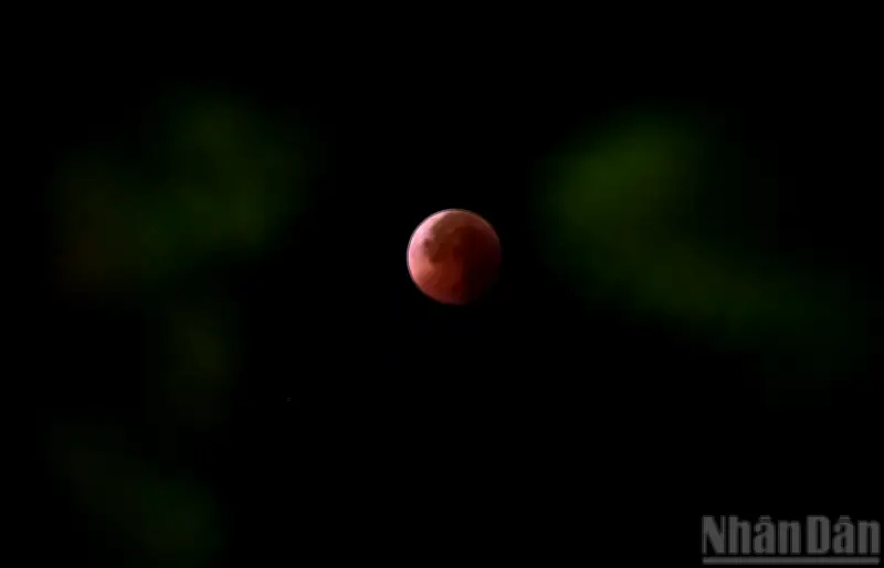 Hiện tượng Selenelion và nguyệt thực toàn phần hiếm gặp diễn ra tối nay tại Việt Nam