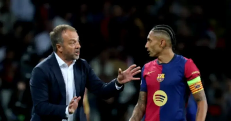 HLV Hansi Flick tức giận vì chấn thương của Raphinha trong trận giao hữu