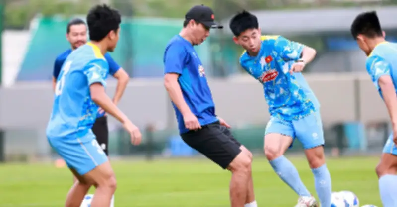 HLV Kim Sang-sik Bị Cầu Thủ Hành Xử Thiếu Chuyên Nghiệp Trong Tuyển Việt Nam