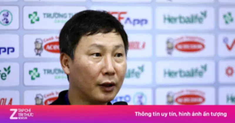 HLV Kim Sang-sik Hài Lòng Với Sự Phối Hợp Ăn Ý Giữa Hoàng Hên Và Xuân Son