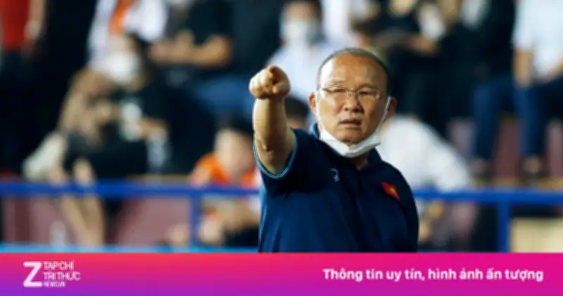 HLV Park Hang-seo Tặng Áo Đấu Son Heung-min Cho Ngọc Hải Và Văn Hậu