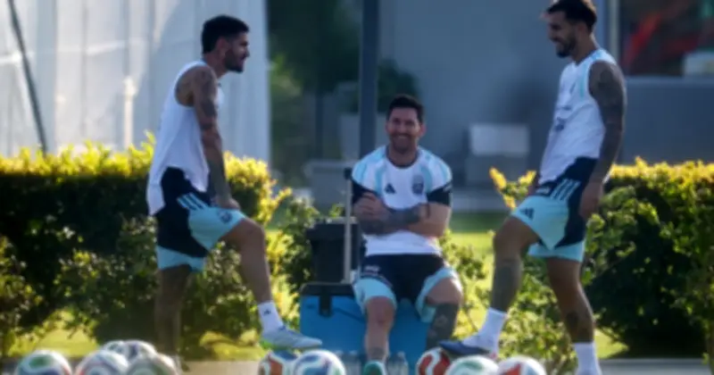 HLV Scaloni xác nhận Messi đá chính nhưng chưa rõ kế hoạch World Cup