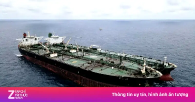 Hạm Đội Bóng Đêm Vẫn Vận Chuyển Dầu Qua Eo Biển Hormuz Bất Chấp Lệnh Cấm