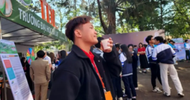 Hơn 2.700 học sinh Đà Lạt trải nghiệm Tư vấn mùa thi 2026 với cà phê miễn phí