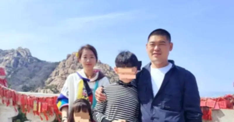 Hơn 30 năm thất lạc, người phụ nữ vỡ òa khi gặp lại cha mẹ ruột