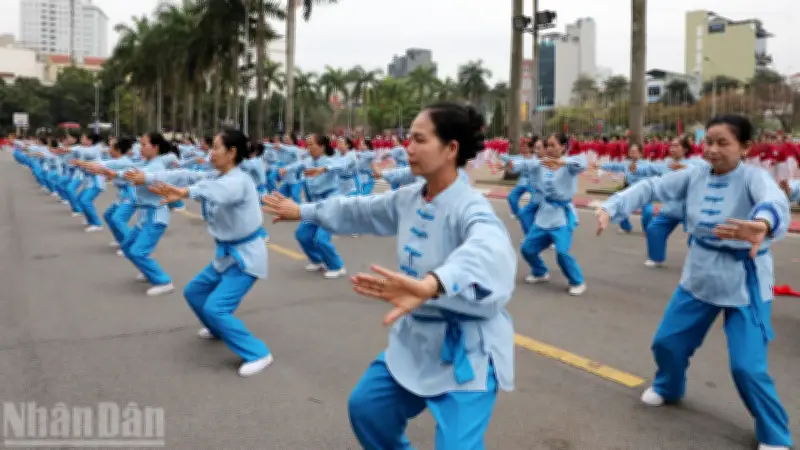Hơn 3.000 Người Cao Tuổi Hà Nội Đồng Diễn Múa Quạt Chào Mừng 80 Năm Ngày Thể Thao Việt Nam