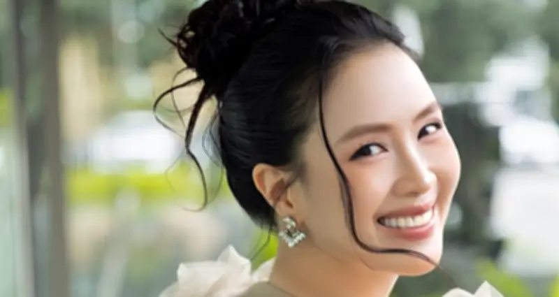 Hồng Diễm gây sốt với nhan sắc ngút ngàn ở tuổi 43, Y Nhi khoe vóc dáng sexy