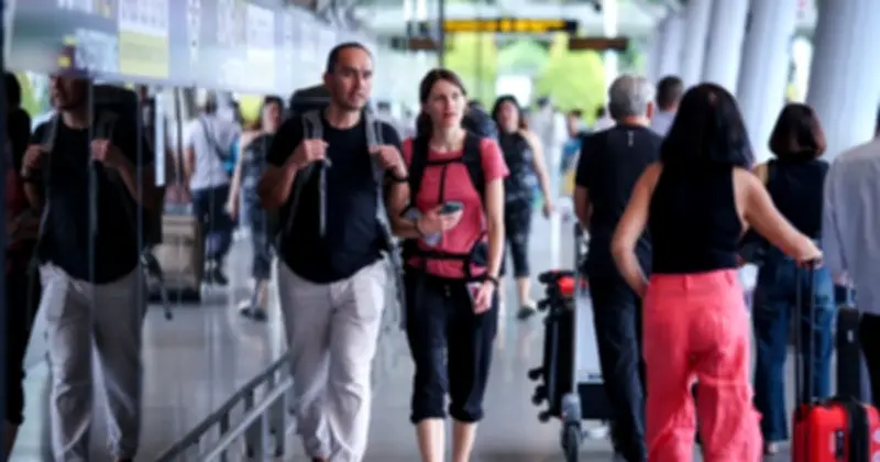 Hàng Không Và Du Lịch Đối Mặt Khủng Hoảng Giá Nhiên Liệu Bay Tăng Cao