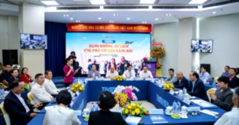 Hàng không và du lịch ứng phó với 'cơn lốc ngược' từ giá xăng dầu tăng vọt