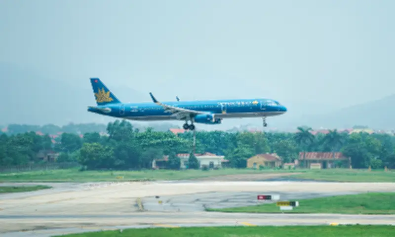 Hàng không Việt Nam điều chỉnh đường bay qua Trung Đông do xung đột leo thang